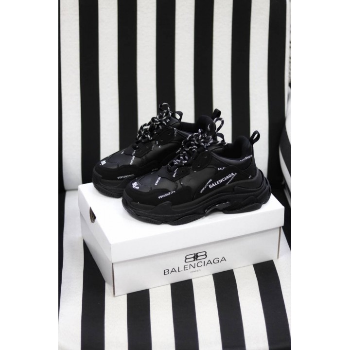 Модные кроссовки Balenciaga Triple S Black логотип