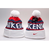 Шапка Nike белая с синим и красным с балабоном