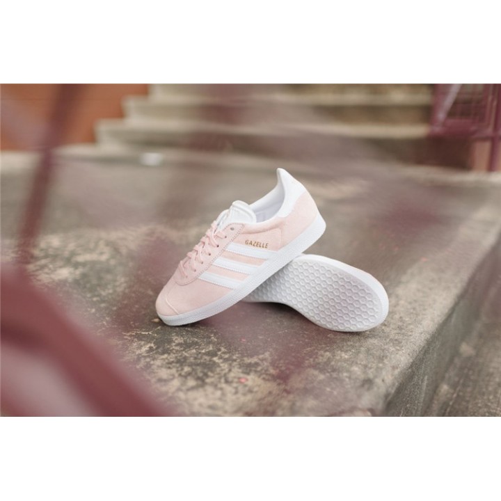 Кроссовки женские  Adidas Gazelle, рожеві / пудра