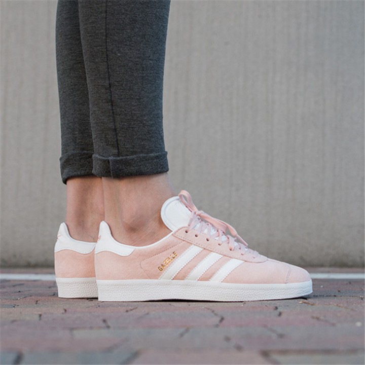 Кроссовки женские  Adidas Gazelle, рожеві / пудра