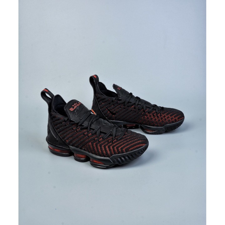 Кроссовки Lebron "Fresh Bred" в наличии