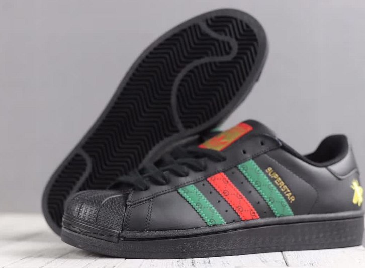 Adidas Superstar 80s x Gucci ÑÐµÑÐ½ÑÐµ Ñ Ð¿Ð¾Ð»Ð¾ÑÐºÐ°Ð¼Ð¸ Ð³ÑÑÐ¸ 2018. ÐÑÐ¿Ð¸ÑÑ ÐºÑÐ¾ÑÑÐ¾Ð²ÐºÐ¸ ÑÑÐ¿ÐµÑÑÑÐ°Ñ Ð³ÑÑÐ¸ Ñ 